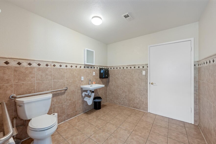 More Photos Of 2475 Bluebell Dr, Santa Rosa Industrial For Lease