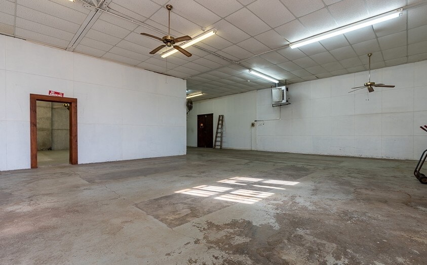 More Photos Of 227 S Philadelphia Ave, Shawnee Warehouse For Sale