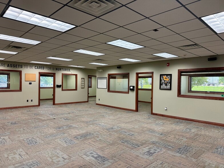 More Photos Of 1014 SE Lorenz Dr, Ankeny Office For Lease