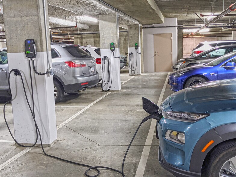 More Photos Of 2190 W Railway St, Abbotsford Office For Lease