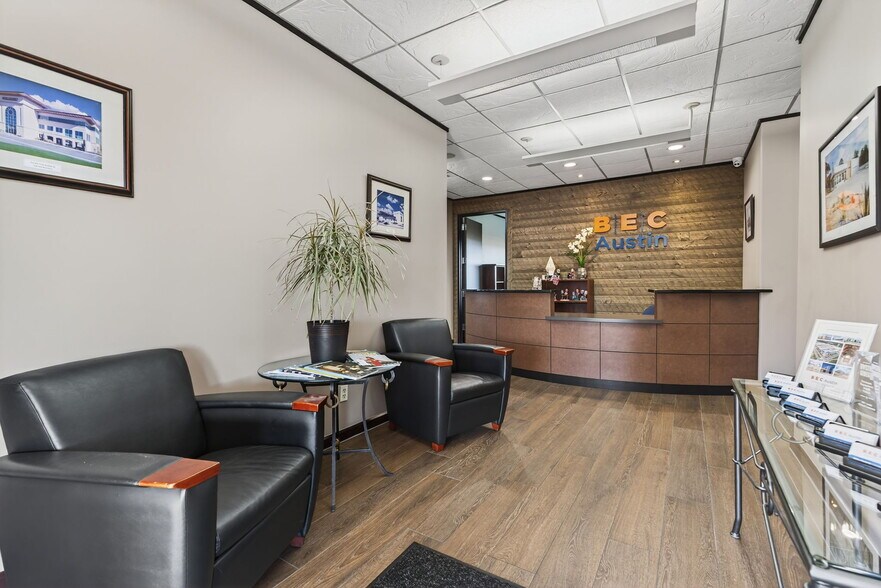 More Photos Of 8320 Bee Caves Rd, Austin Office For Sale