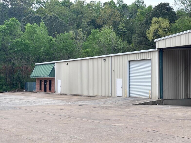 More Photos Of 1011 Yeager Pky, Pelham Warehouse For Lease