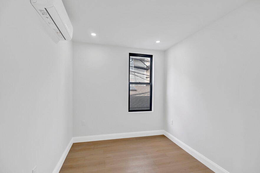 More Photos Of 3013 Brighton 5th St, Brooklyn Apartments For Sale
