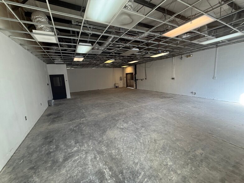 More Photos Of 2107-2129 E 63rd Ave, Bradenton Light Manufacturing For Lease