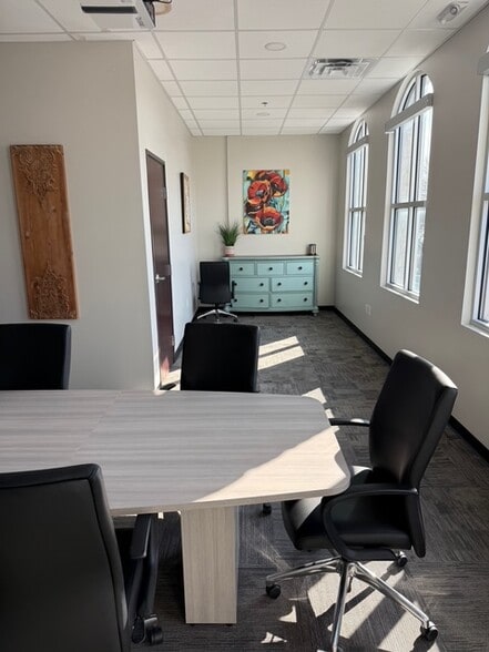 More Photos Of 200 E 8th St, Georgetown Storefront Retail Office For Lease