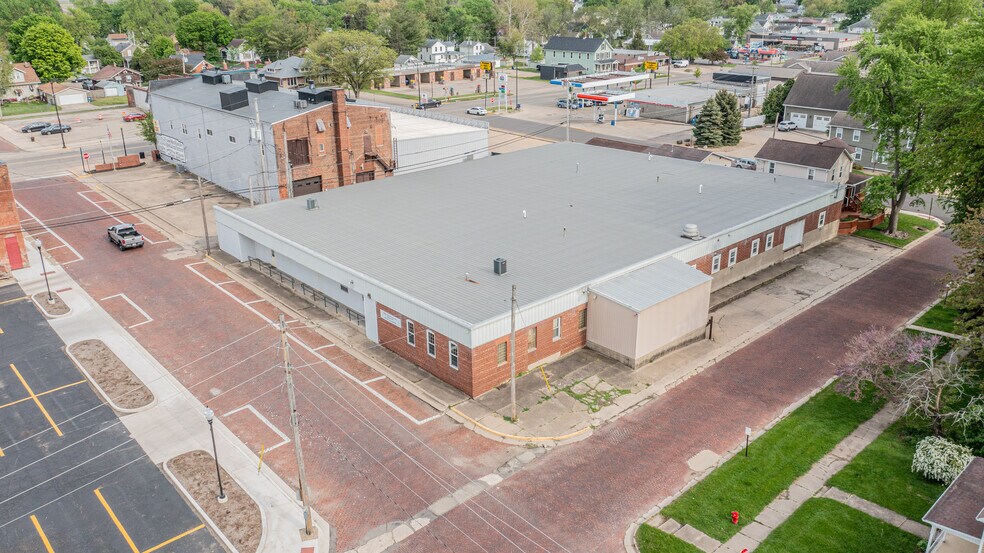 Primary Photo Of 825 N Pleasant St, Princeton Flex For Sale