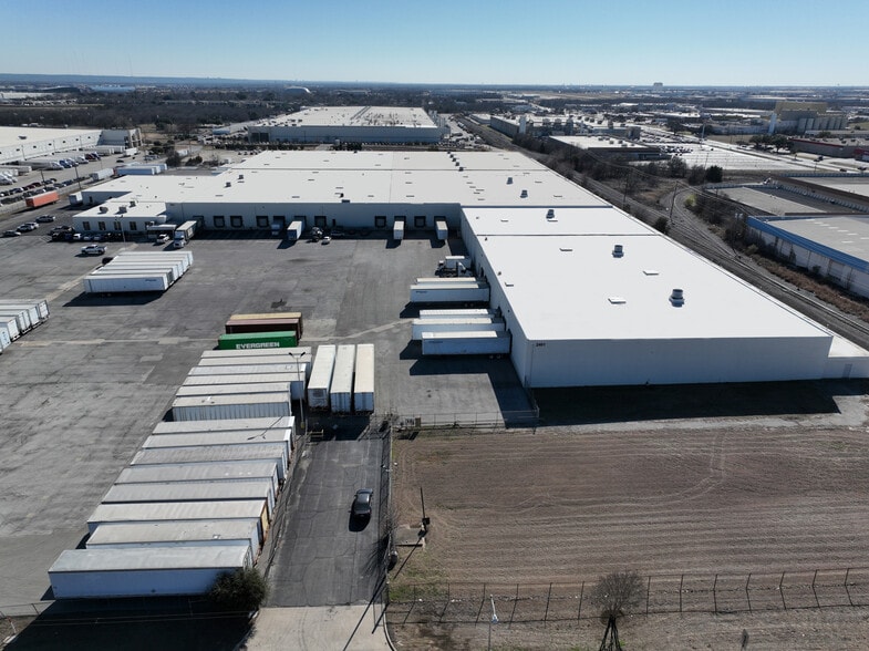 More Photos Of 2401 W Marshall Dr, Grand Prairie Warehouse For Lease