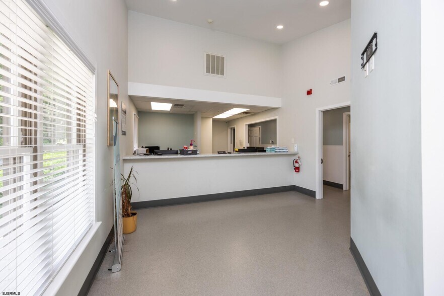 More Photos Of 535 Maple Ave, Linwood Veterinarian Kennel For Lease