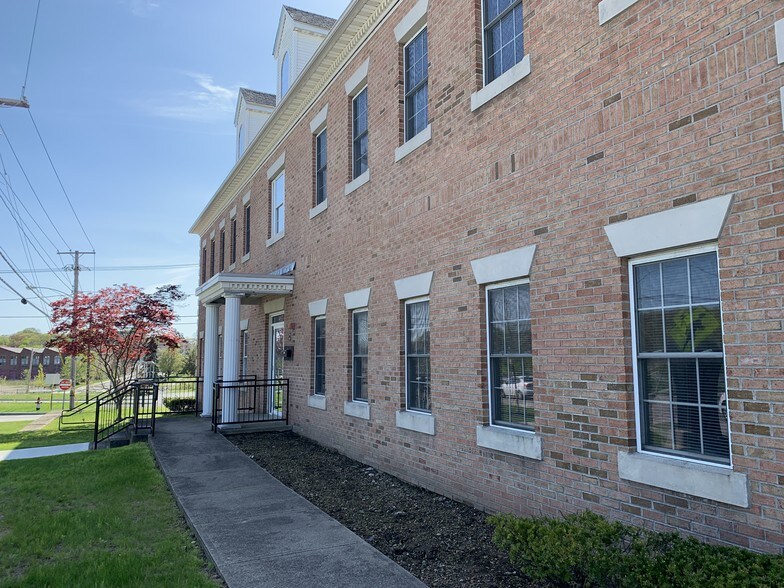 More Photos Of 100 Centerville Rd, Warwick Medical For Lease