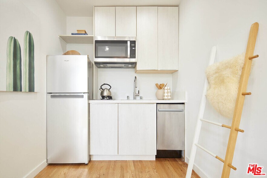 More Photos Of 2818 Abbot Kinney Blvd, Venice Apartments For Sale