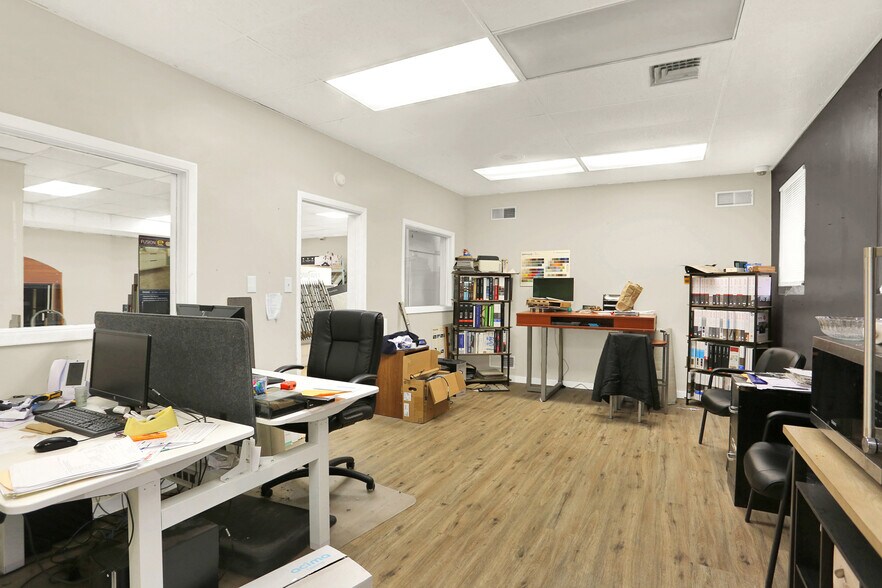 More Photos Of 1915 Lenox St, Harrisburg Freestanding For Sale