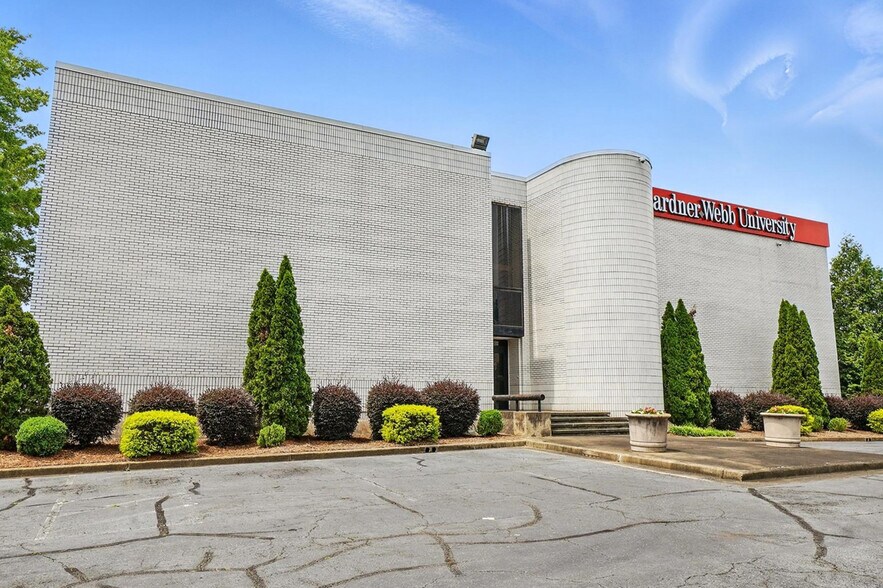 More Photos Of 8030 Arrowridge Blvd, Charlotte Office For Sale