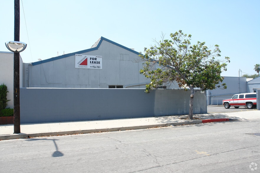 More Photos Of 1120-1208 W Isabel St, Burbank Warehouse For Lease