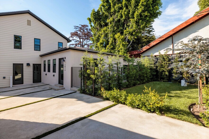 More Photos Of 1018 Manzanita St, Los Angeles Apartments For Sale