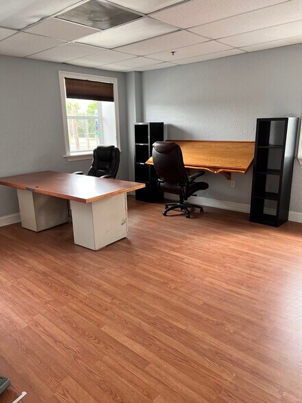 More Photos Of 500 W Orange Blossom Trl, Apopka Manufacturing For Lease
