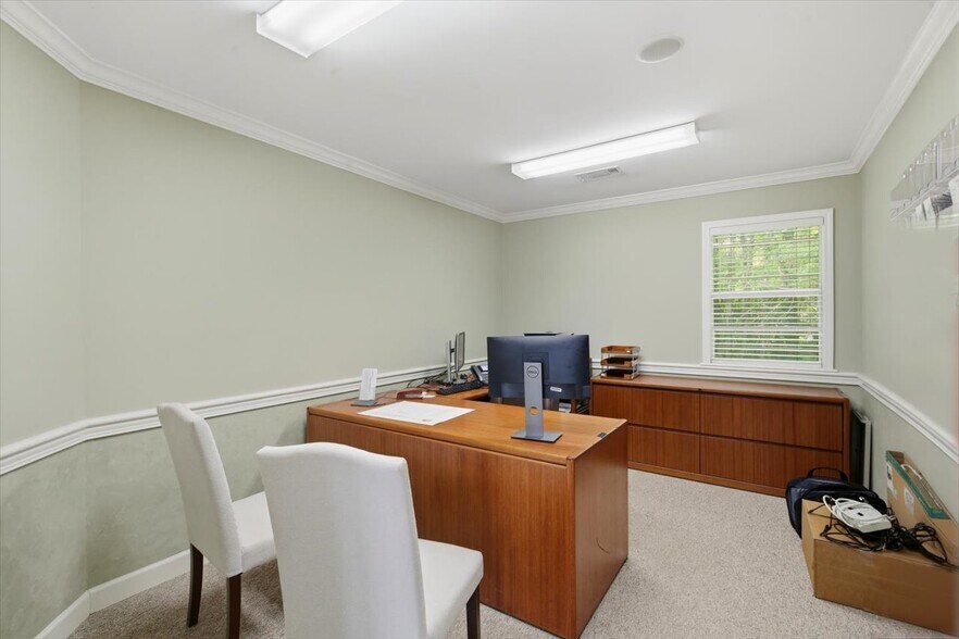 More Photos Of 200 Forest View Dr, Raymond Office For Lease