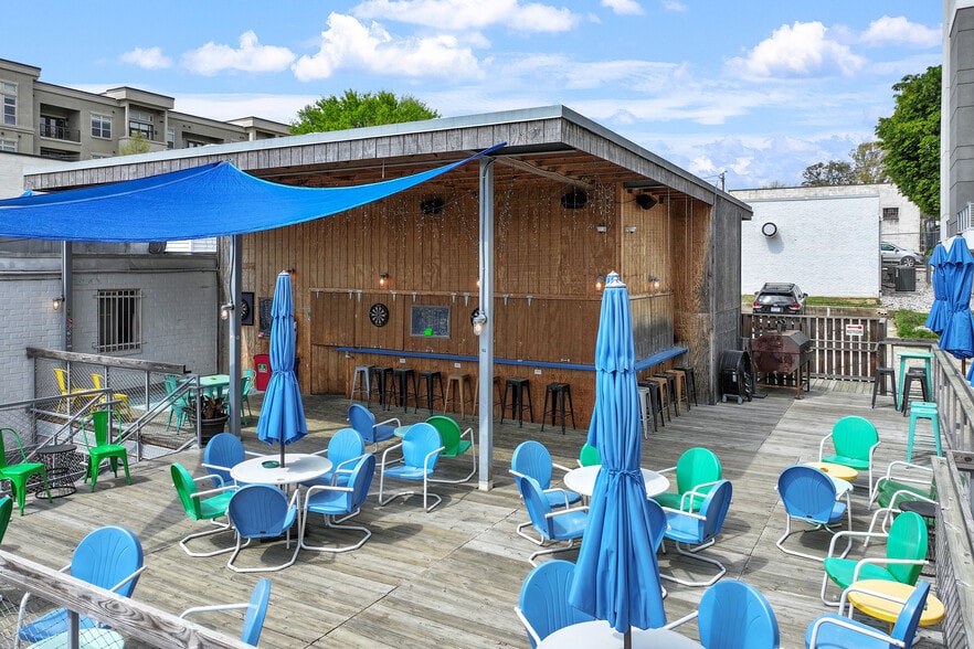 More Photos Of 710 W Johnson St, Raleigh Bar For Sale