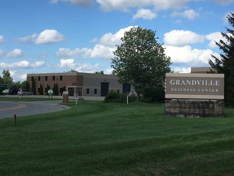 More Photos Of 3370 Busch Dr SW, Grandville Service For Sale