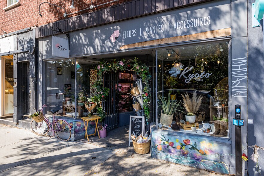 More Photos Of 1887-1893 Av Du Mont-Royal E, Montréal Storefront Retail Residential For Sale