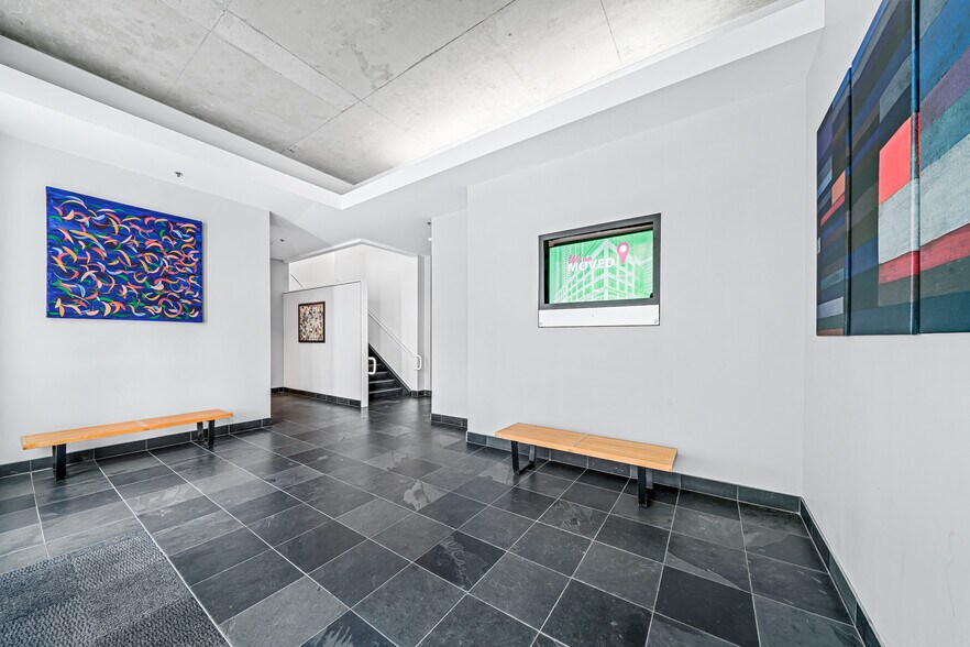 More Photos Of 2727 Western Ave, Seattle Loft Creative Space For Lease