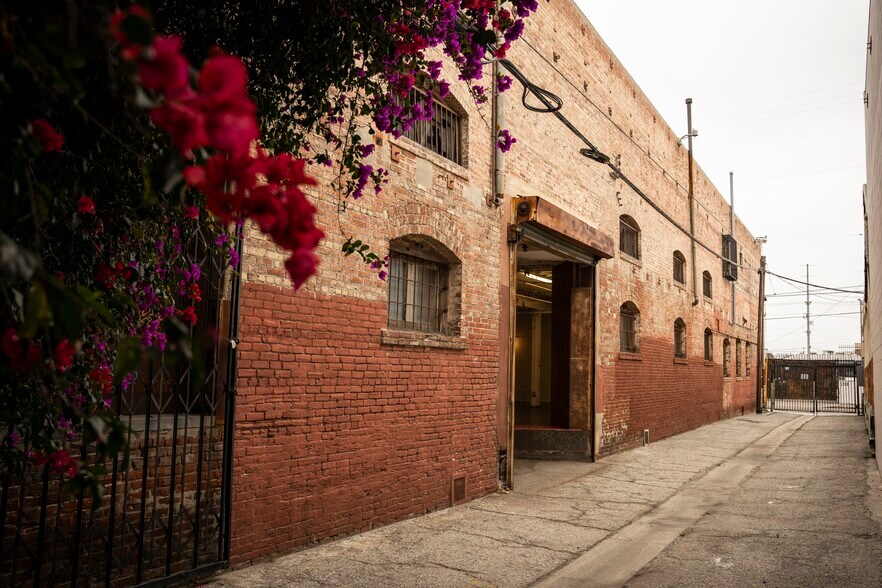 More Photos Of 1317-1323 Willow St, Los Angeles Showroom For Lease