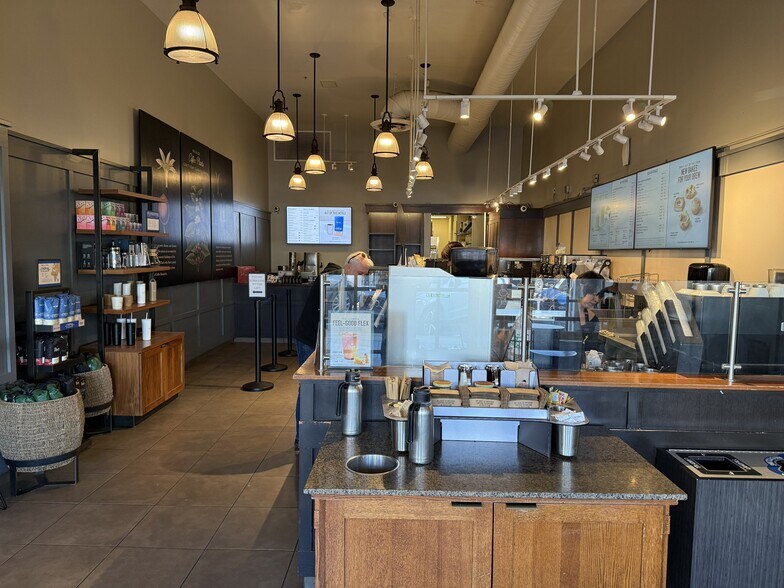 More Photos Of 328-332 Manhattan Beach, Manhattan Beach Storefront Retail Residential For Lease