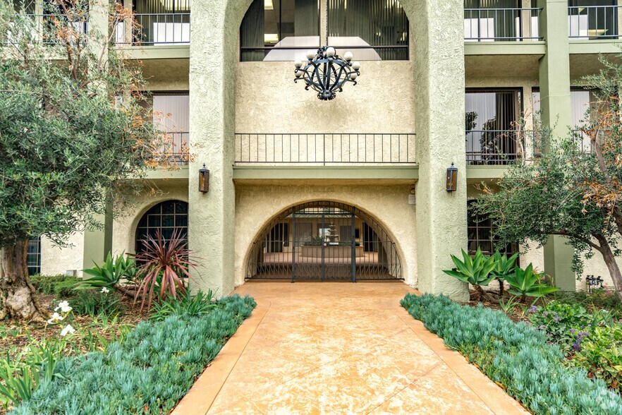 More Photos Of 23717 Hawthorne Blvd, Torrance Office For Lease