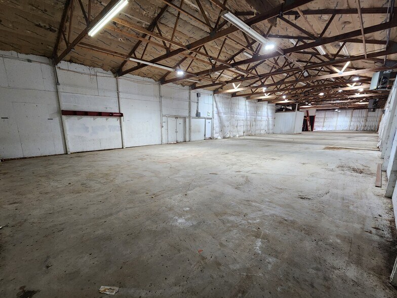 More Photos Of 4400 S Sioux St, Terre Haute Warehouse For Lease