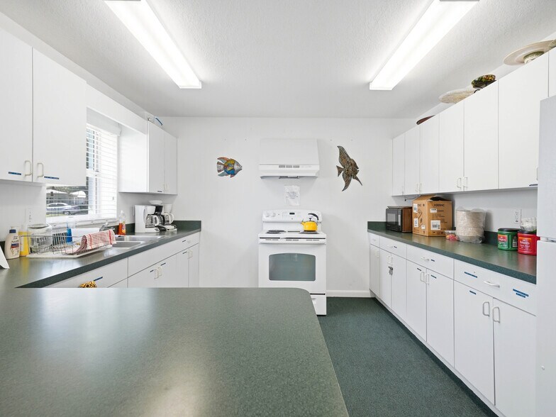 More Photos Of 601 Imperial blvd, Lakeland Specialty For Sale