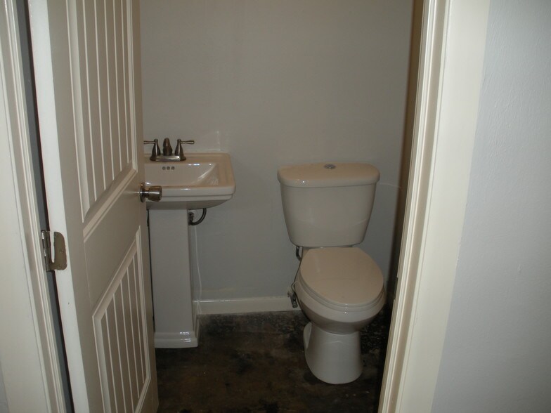 More Photos Of 5340 Prudence Dr, Houston Warehouse For Lease