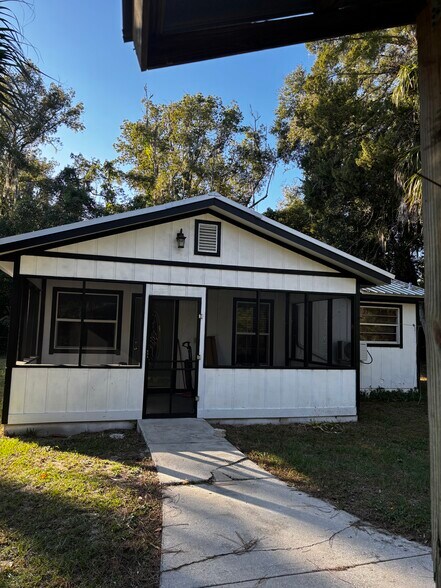 More Photos Of 318 State Road 26, Melrose Office For Sale