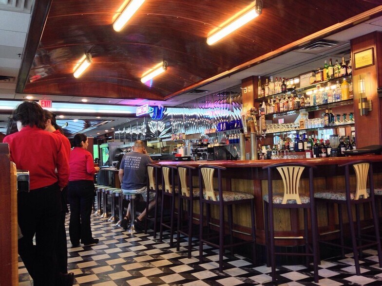 More Photos Of 909 Union Ave, New Windsor Township Restaurant For Sale