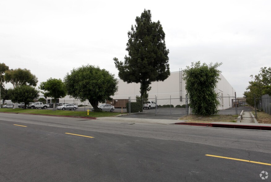 More Photos Of 14438-14458 E Don Julian Rd, City of Industry Manufacturing For Lease