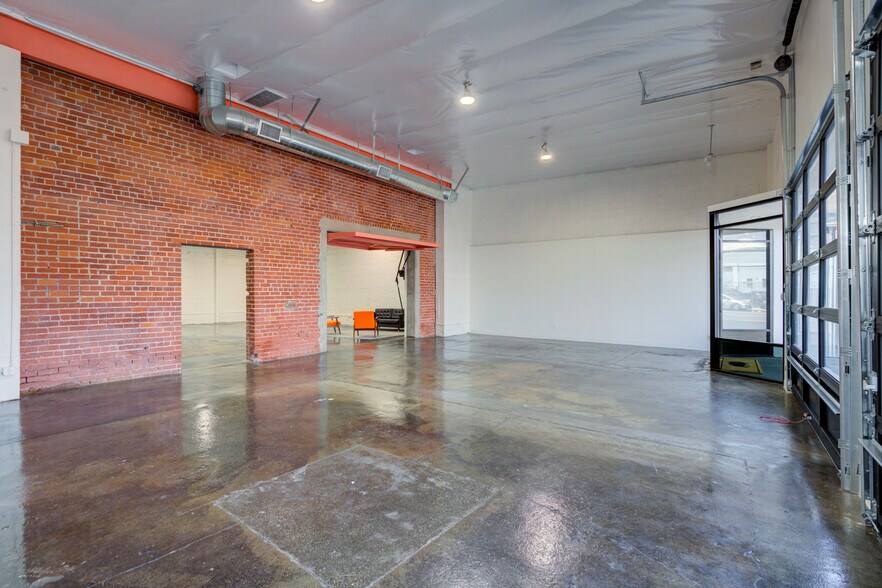 More Photos Of 2616 W Jefferson Blvd, Los Angeles Showroom For Sale