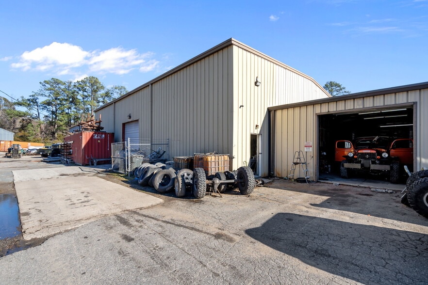 More Photos Of 4704 N College Rd, Castle Hayne Warehouse For Lease