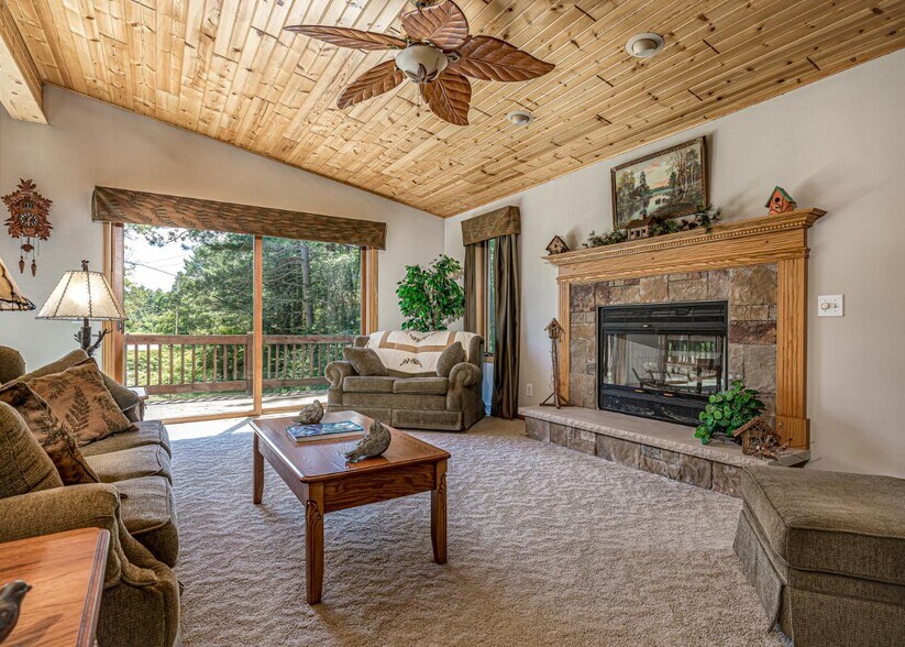 More Photos Of 7076 Semrau Trail, Hazelhurst Storefront Retail Office For Sale