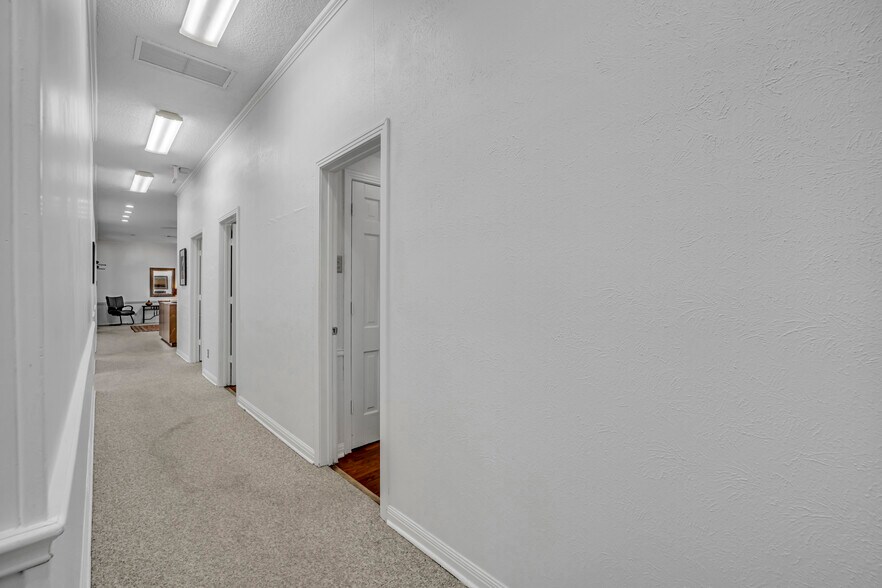 More Photos Of 721 W Abram St, Arlington Medical For Lease