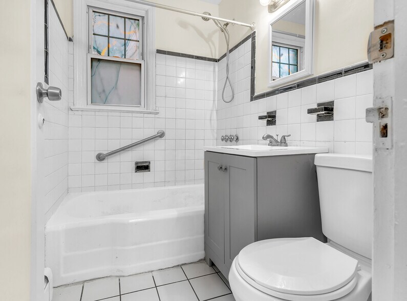 More Photos Of 478 Fabyan Pl, Newark Apartments For Sale