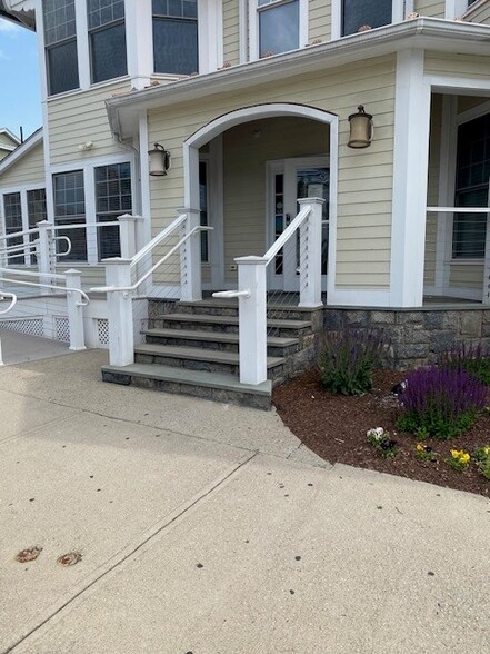 More Photos Of 2160 Main St, Bridgeport Office For Lease