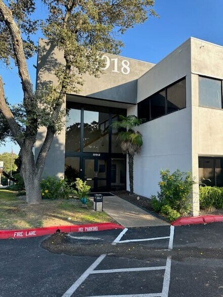 More Photos Of 10918 Vance Jackson Rd, San Antonio Medical For Lease
