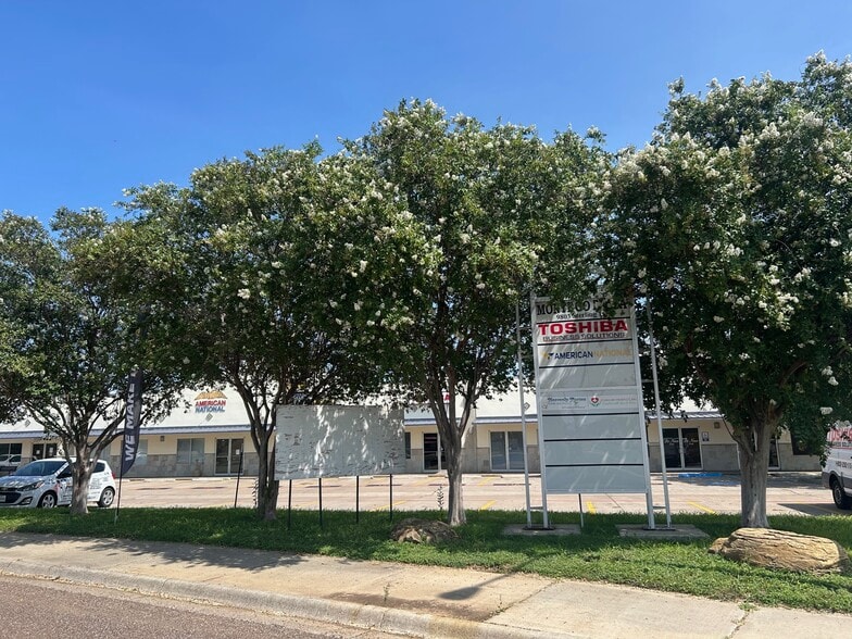 More Photos Of 9803 Sterling Loop, Laredo Storefront Retail Office For Sale