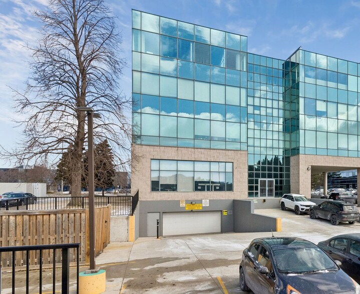 More Photos Of 5100 Orbitor Dr, Mississauga Medical For Lease