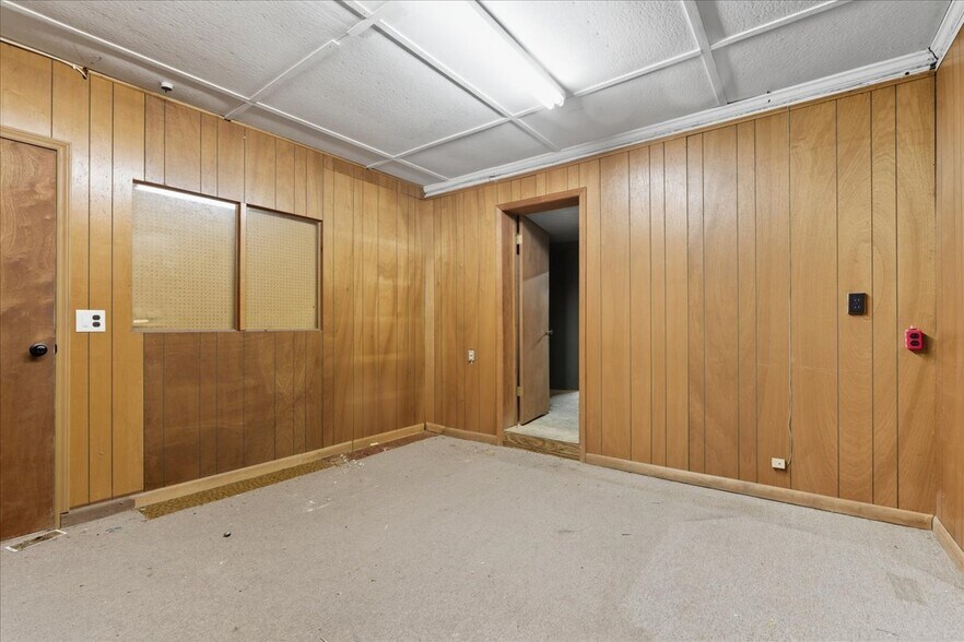 More Photos Of 778 Westover Dr, Danville Showroom For Sale