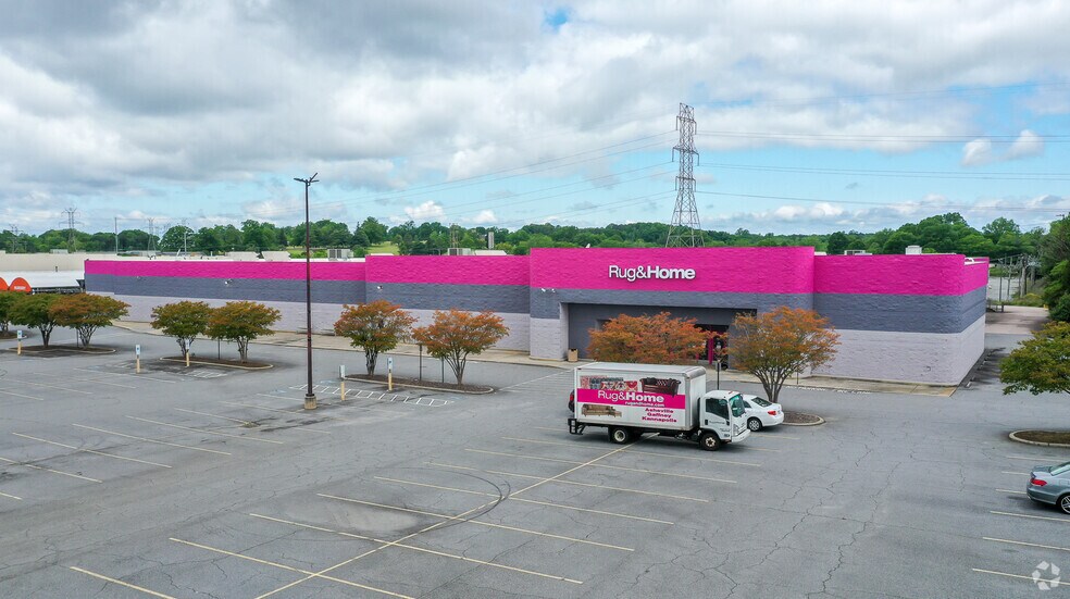 More Photos Of 3313 Cloverleaf Pky, Kannapolis Unknown For Lease