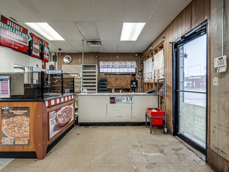 More Photos Of 200 N Broadway Ave, Geary Convenience Store For Sale