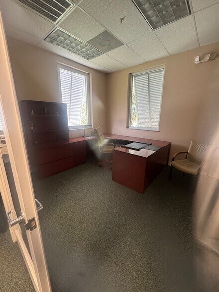 More Photos Of 2295 SW Martin Hwy, Palm City Office For Lease