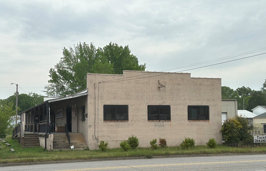 More Photos Of 922 W Main St, Rock Hill Warehouse For Lease