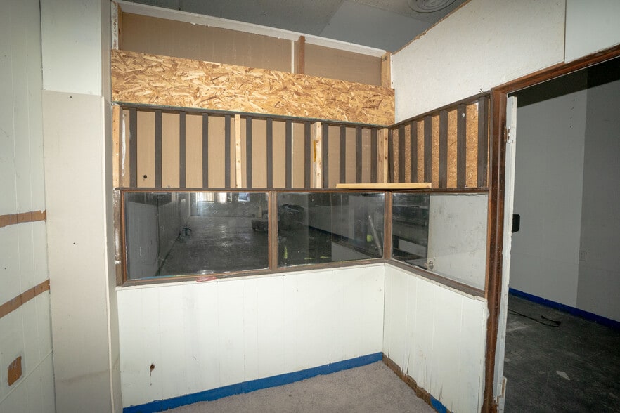 More Photos Of 14049-14051 Gratiot Ave, Detroit Storefront Retail Office For Sale