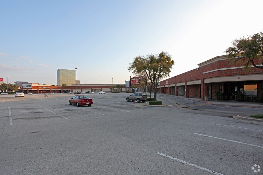 More Photos Of 9100 N Central Expy, Dallas Storefront For Lease