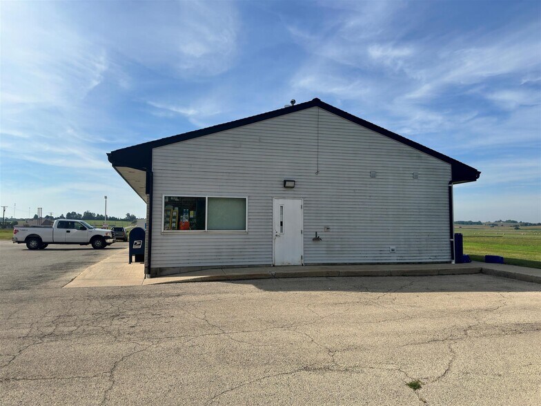 More Photos Of 12180 Center Rd, Durand Service Station For Sale